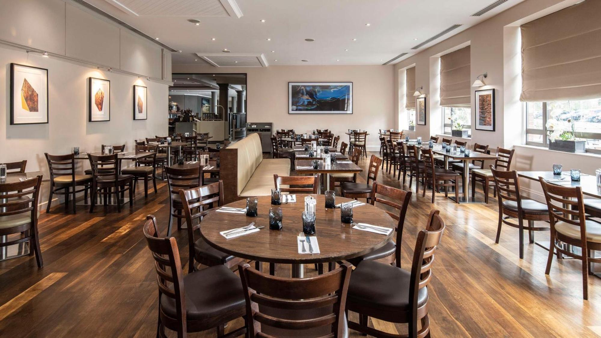 Doubletree By Hilton Swindon Hotel Dış mekan fotoğraf